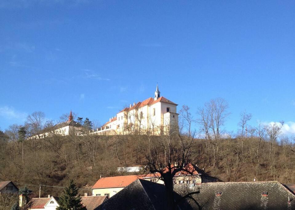 Apt. Overlooking The Castle Nizbor20Km From Prague Екстериор снимка